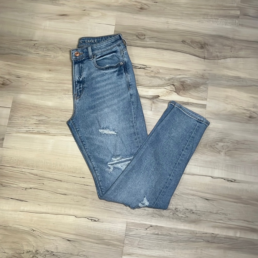 AE Stretch - Mom Jean - 0 regular - Light Wash / Destroyed - Like New